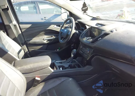 2017 Ford Escape Titanium z USA, uszkodzony, nr VIN 1FMCU9J9XHUB30774